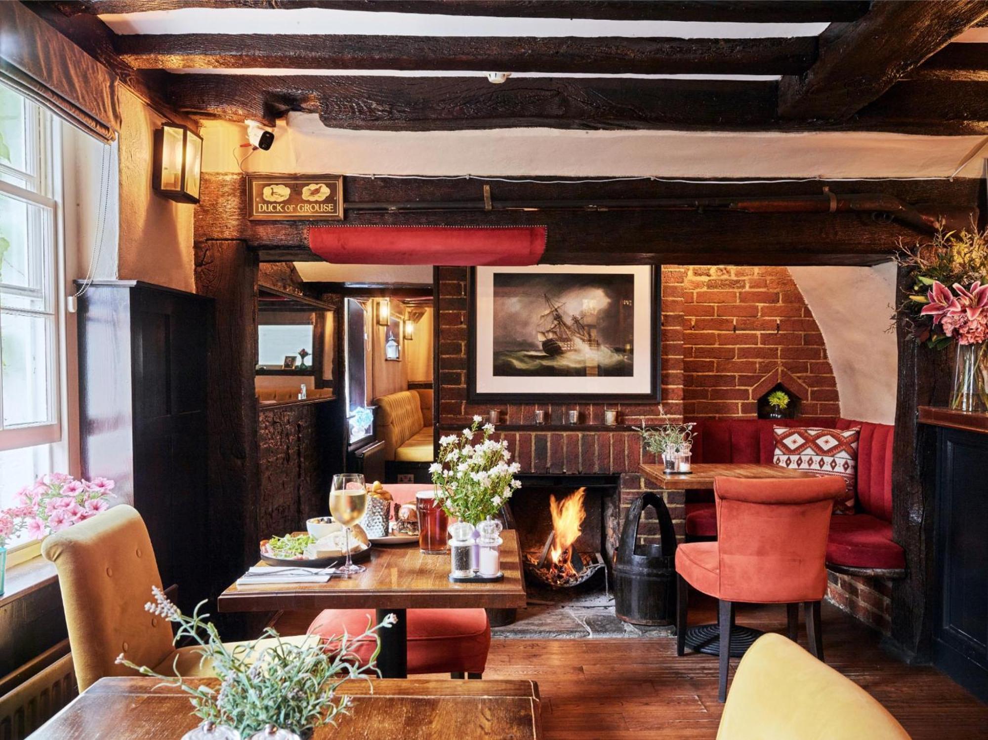 The Talbot Inn Woking Exterior photo