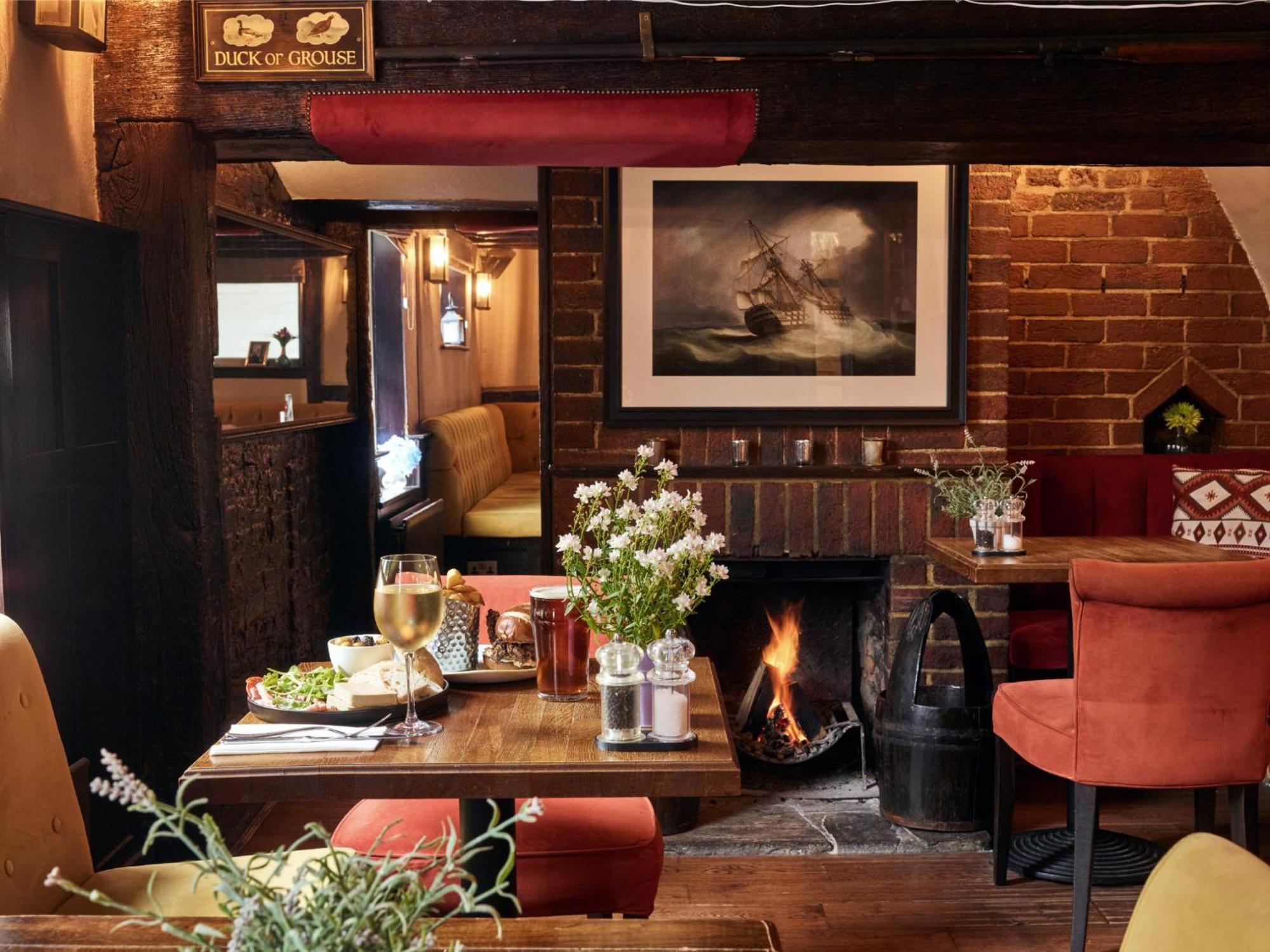 The Talbot Inn Woking Exterior photo